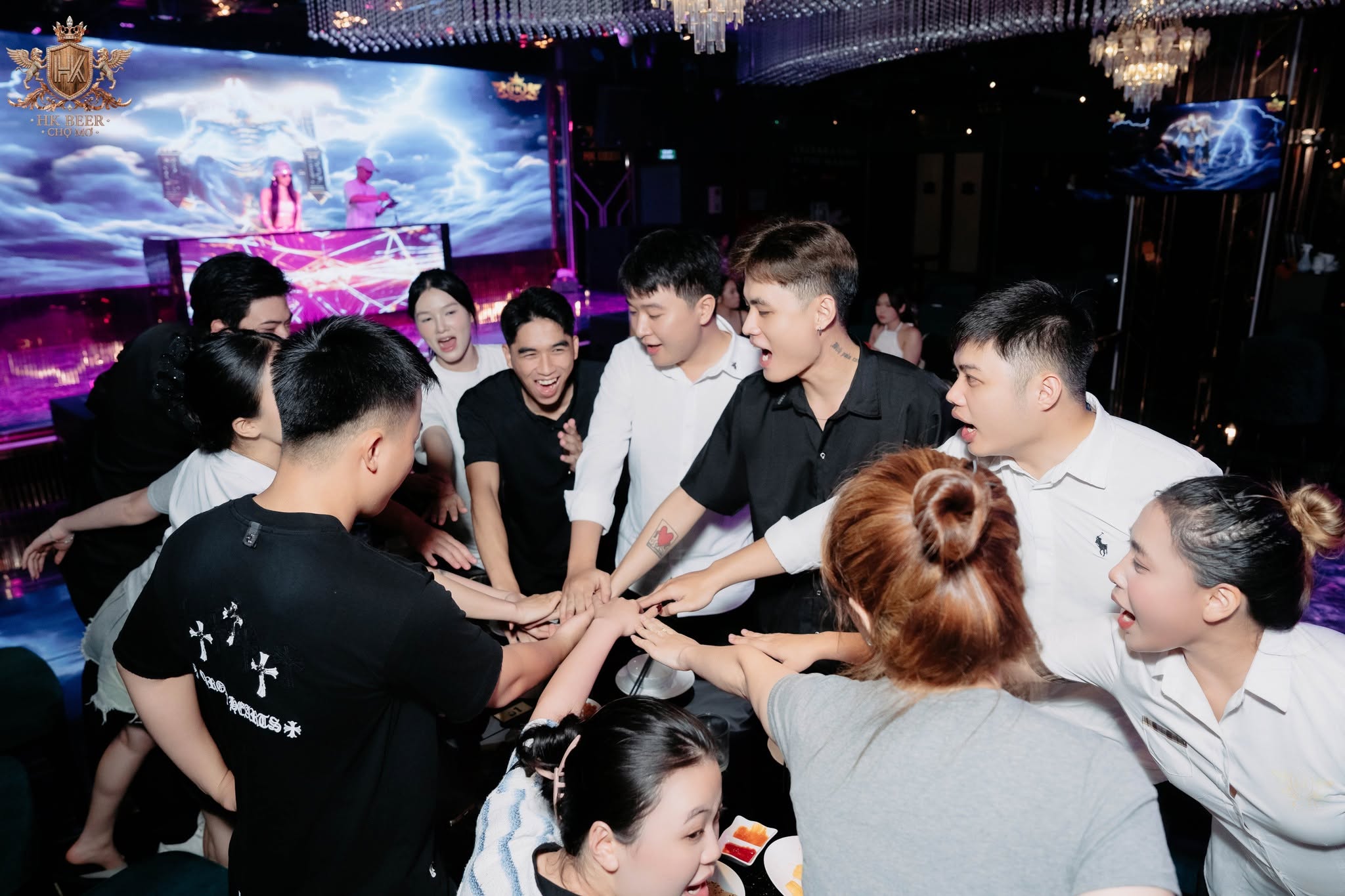 Beer Club vui "hết nấc" cho mùa hè tại Hà Nội - HK Beer Chợ Mơ